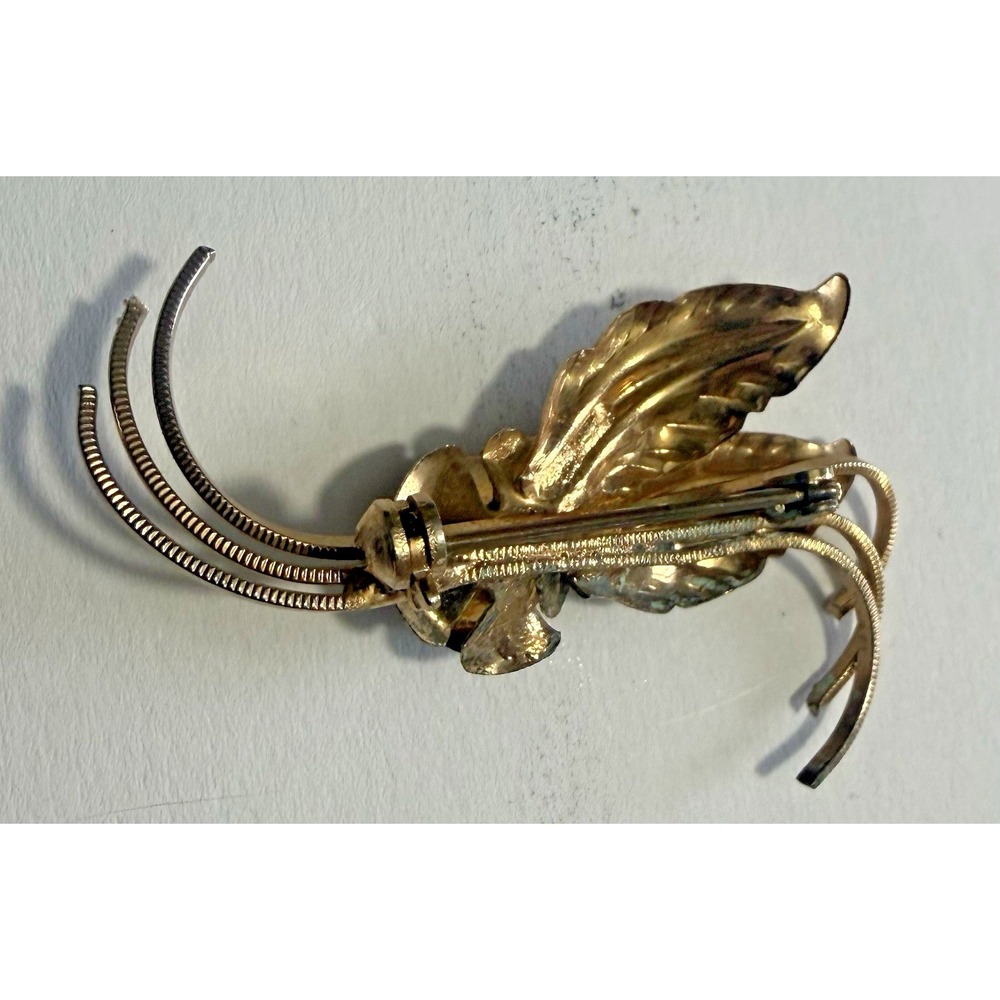 Vintage Gold Tone Flower Brooch Pin Faux Pearl Center  EXC - Picture 4 of 4
